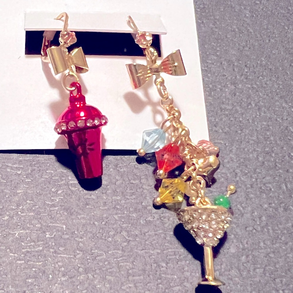 New BETSEY JOHNSON Martini Mismatch Drop Earrings - Picture 7 of 10